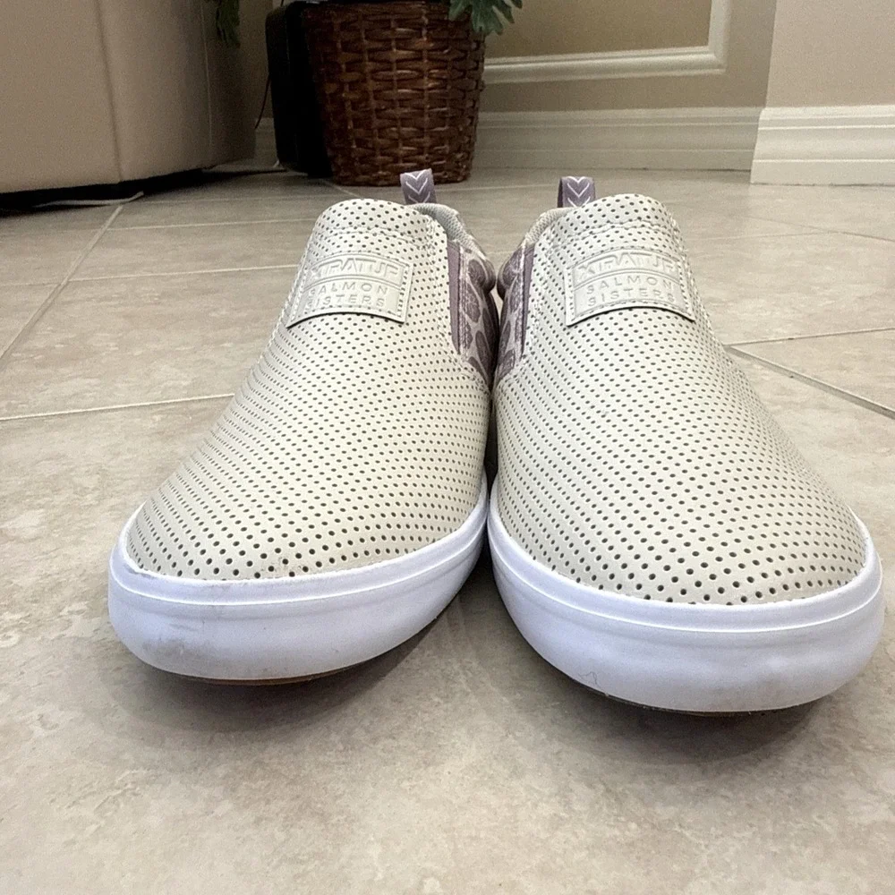 Xtratuf  Salmon‎ Sisters Sharkbyte Shoe Beige Purple Sand Dollar Sz 11 Slip On